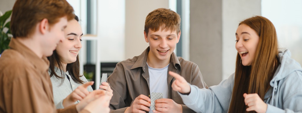 Kto gra w karty, ten ma łeb obdarty? Kto gra w karty, ten ma łeb obdarty?